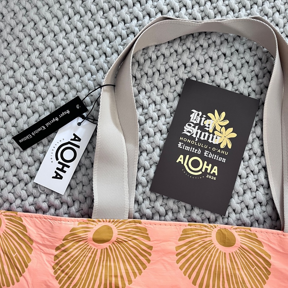 Aloha Collection• Super Special Limited Edition Opihi Nui Day Tripper Tote - Picture 4 of 10